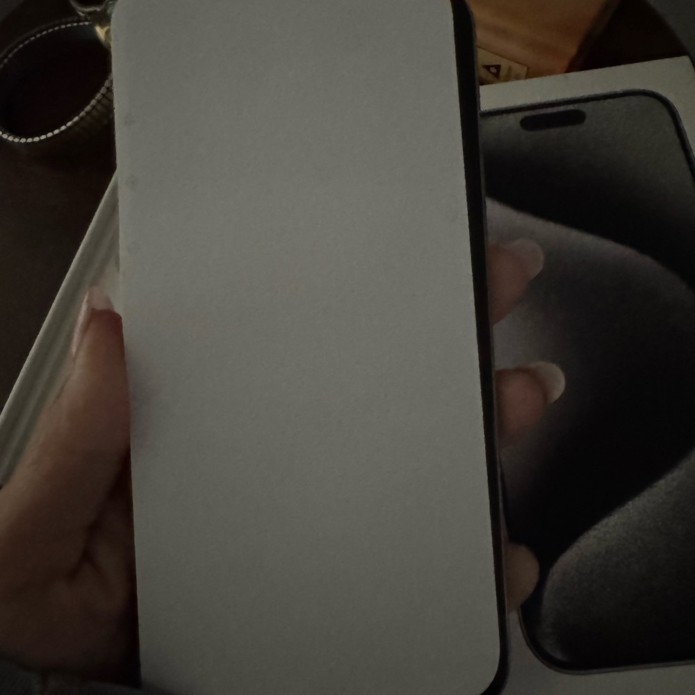 Silver Smartphone - Picture 3 of 13